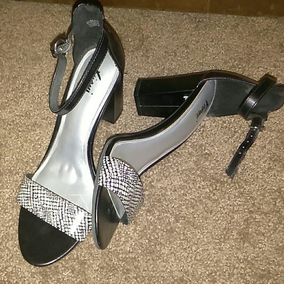 Heels - Picture 4 of 6